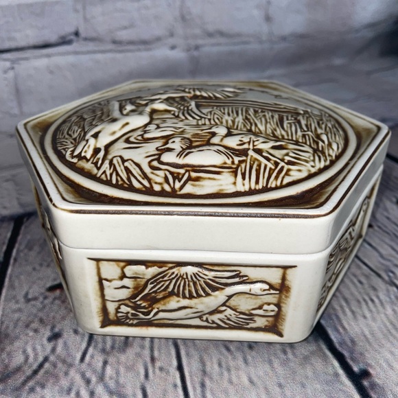 Vintage 1980 Avon Father’s Day exclusive ceramic duck soapbox with lid gorgeous - Picture 2 of 4